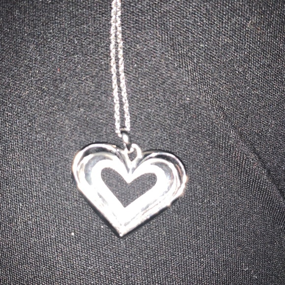 Heart shaped pendant necklace - Picture 3 of 5